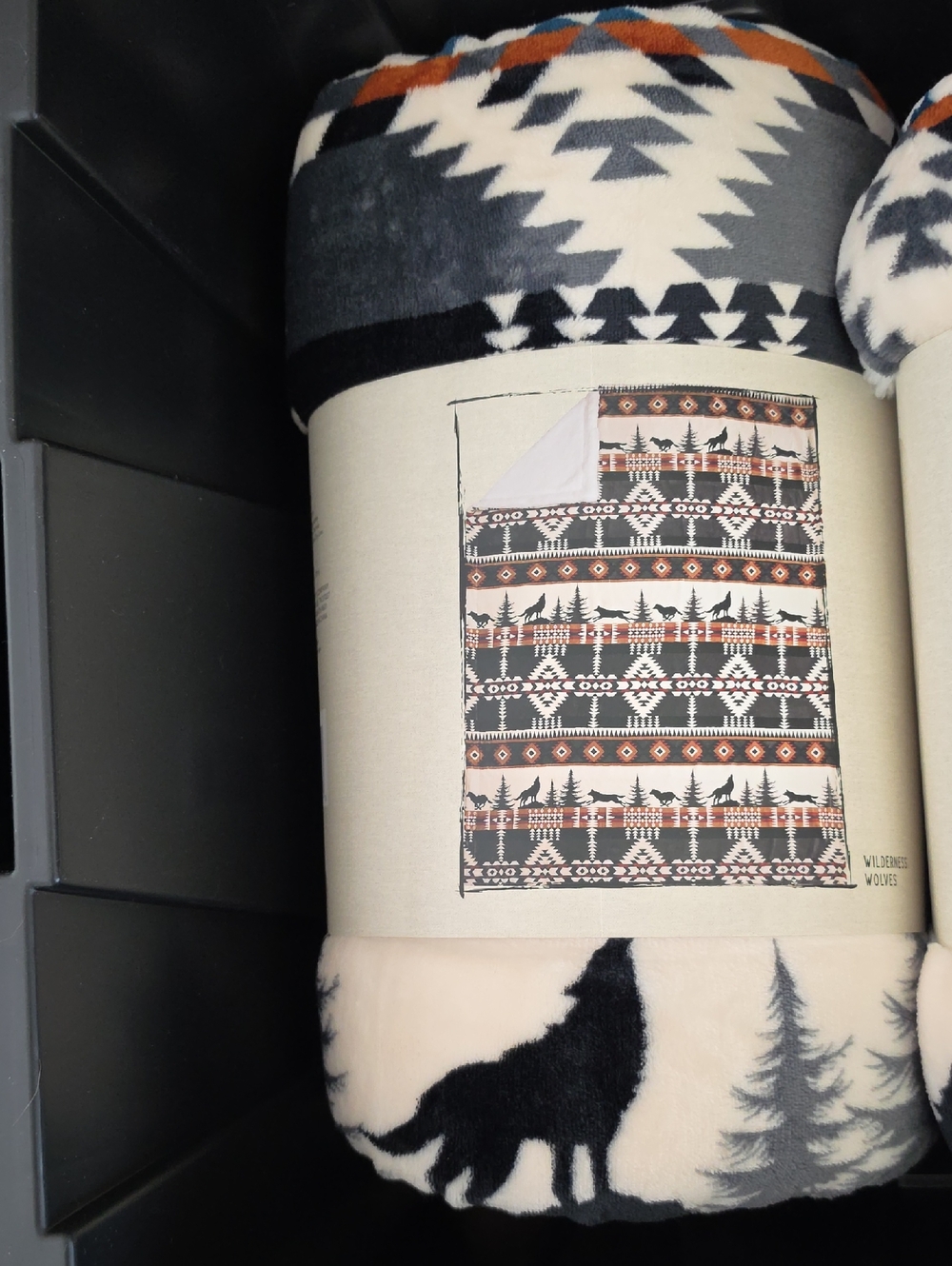 Plush Wolf &‎ Forest Pattern Throw Blanket - Cream, Black, Gray
